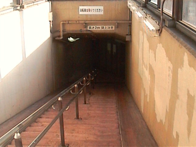 海底トンネル歩道04