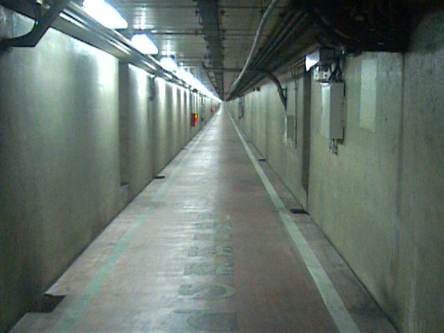 海底トンネル歩道08